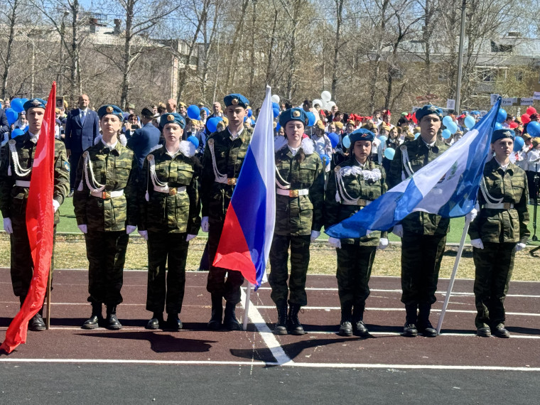 В школе прошёл парад, посвящённый 79-й годовщине победы..